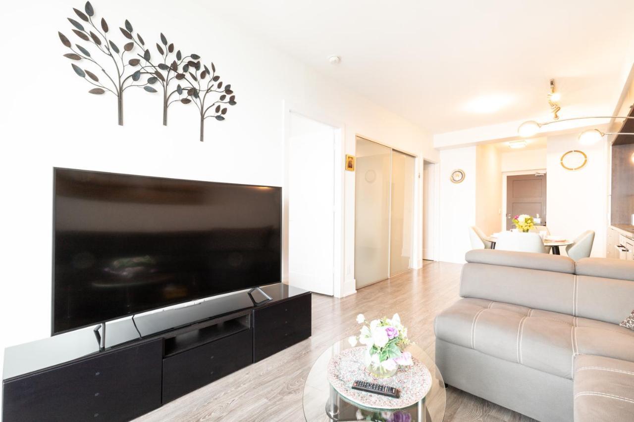 Bright Condo In The Heart Of Toronto Exterior photo