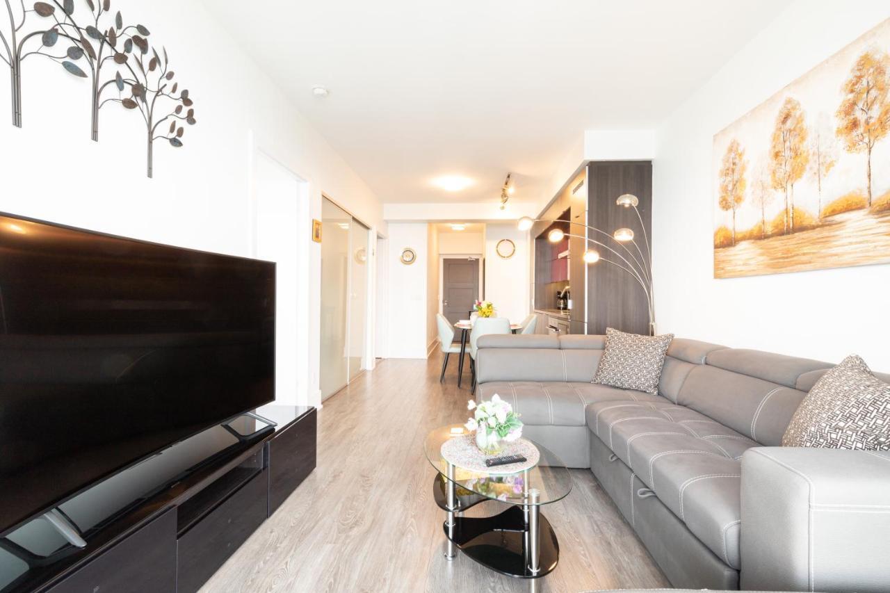 Bright Condo In The Heart Of Toronto Exterior photo
