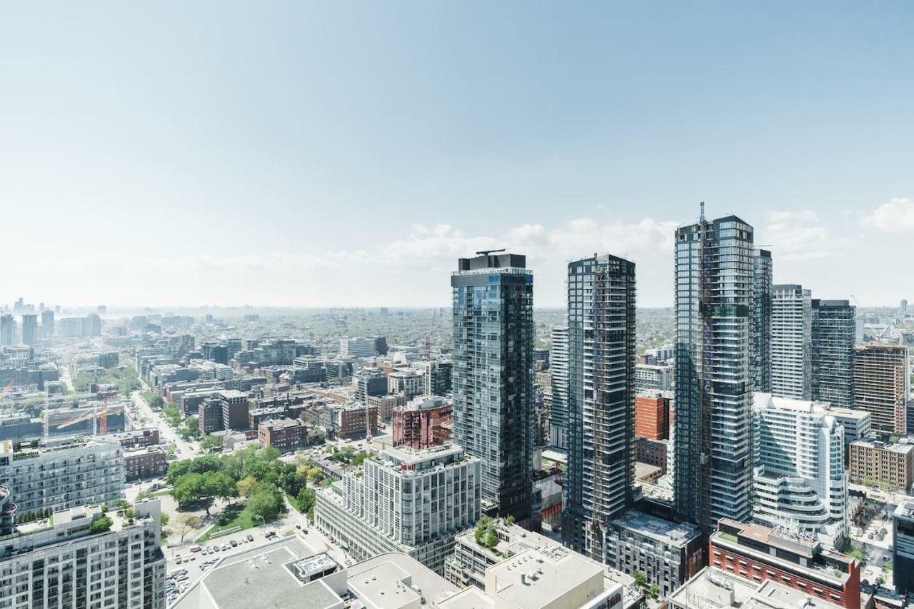 Bright Condo In The Heart Of Toronto Exterior photo